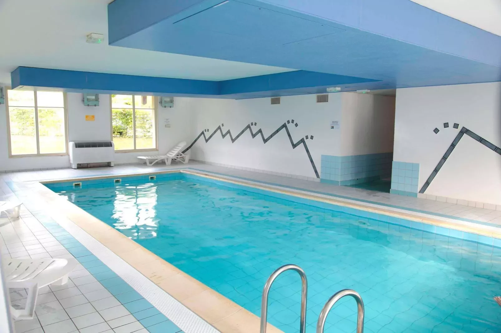 Le Domaine des Rois 1-Zwembad