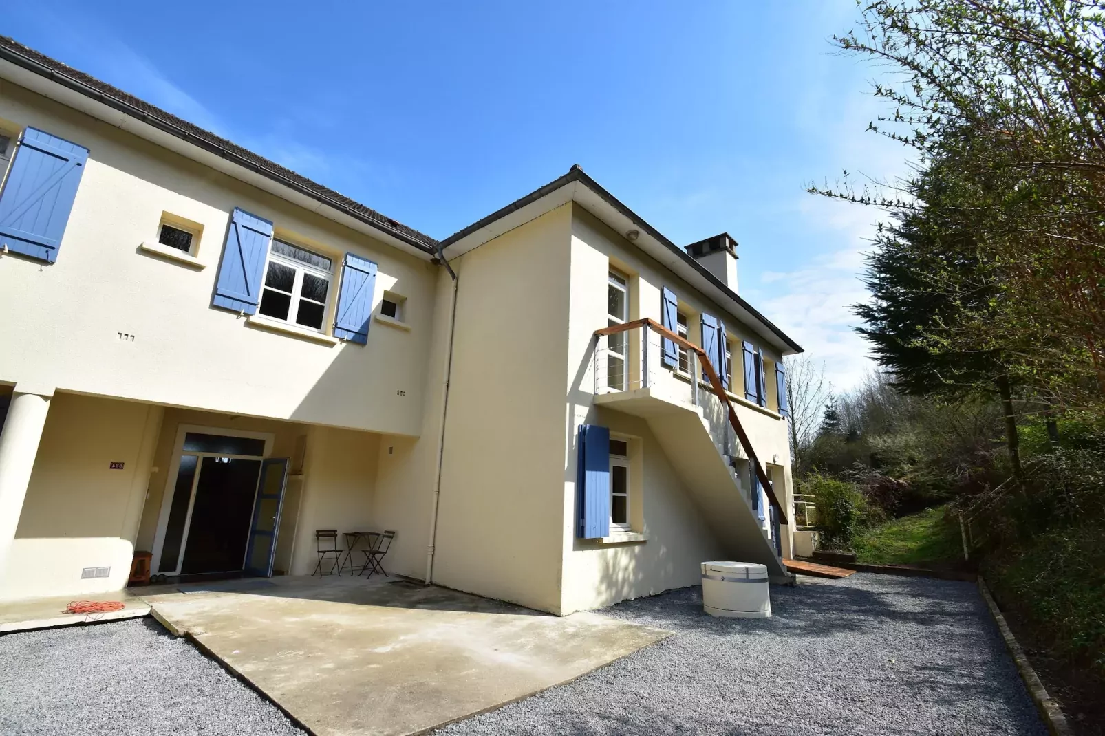 Apt  Piscine 4 pers - Levien-Buitenkant zomer