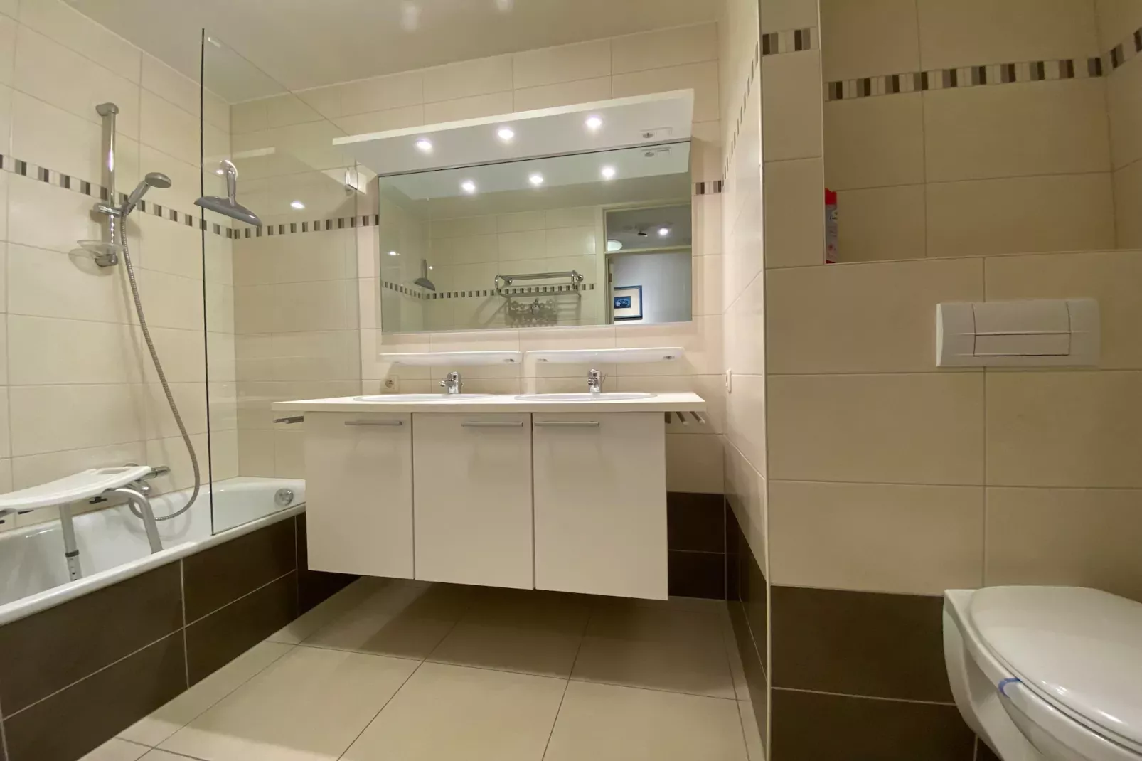 LECTUS I 3/0202GAR-Badkamer