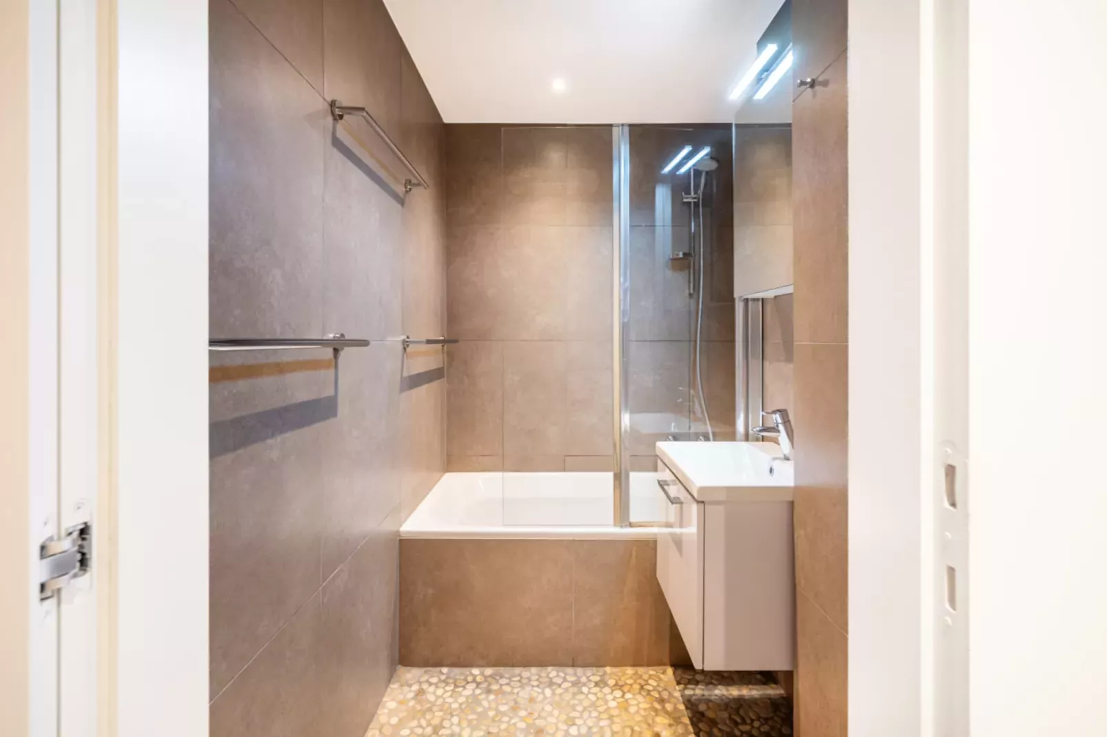 BRITANNI/BRIT0702-Badkamer