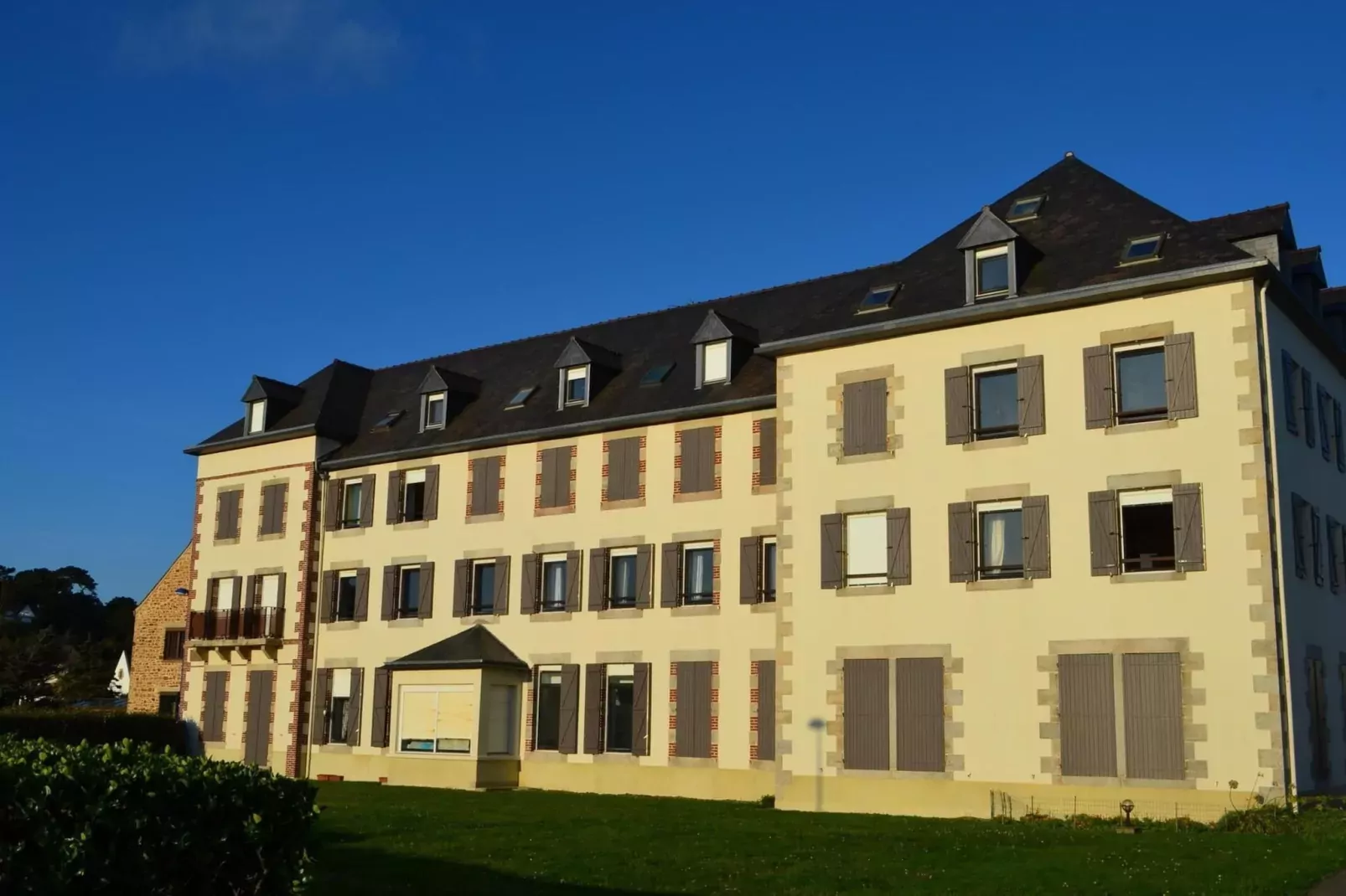 Studio apartment Plougasnou-Buitenkant zomer