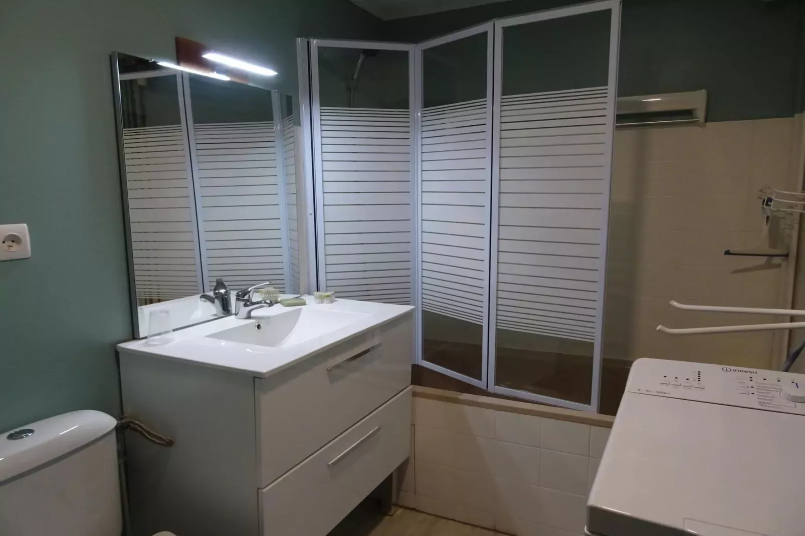 Studio apartment Plougasnou-Badkamer