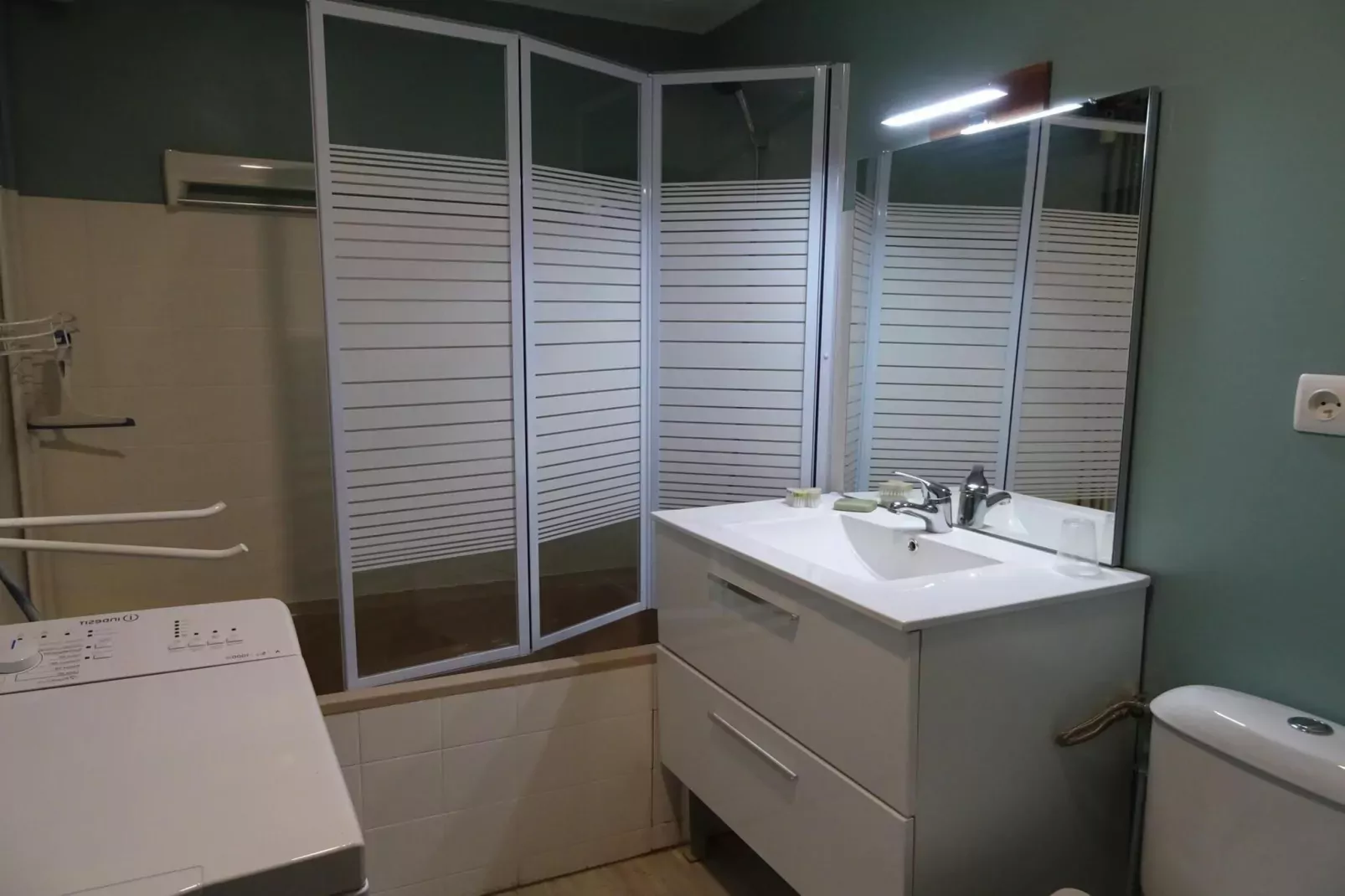 Studio apartment Plougasnou-Badkamer