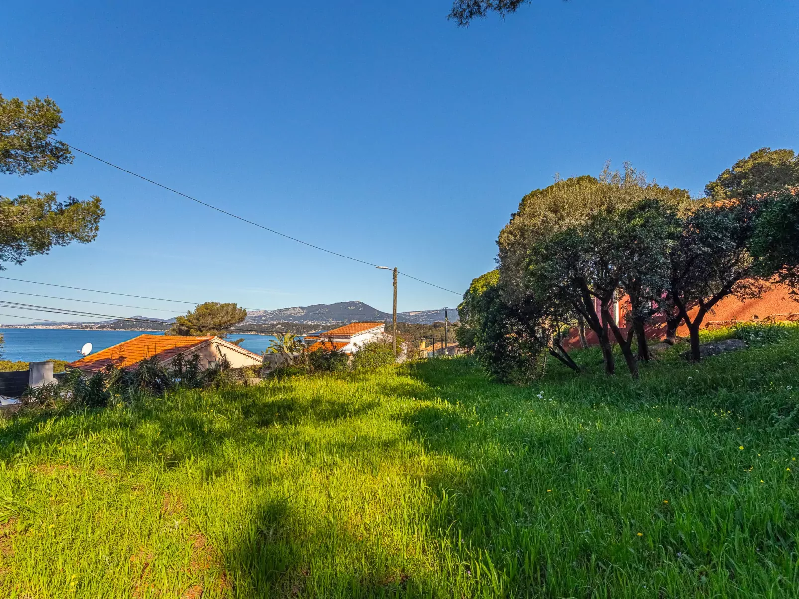 Le Provençal-Buiten