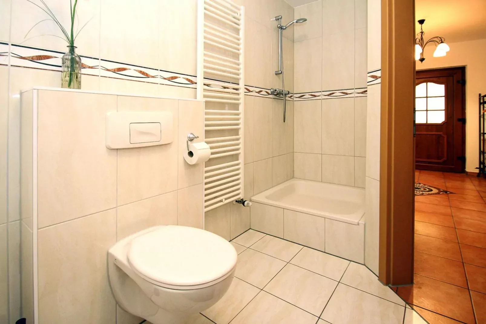 Doppelhaushälfte mit Sonnenterrasse-Badkamer