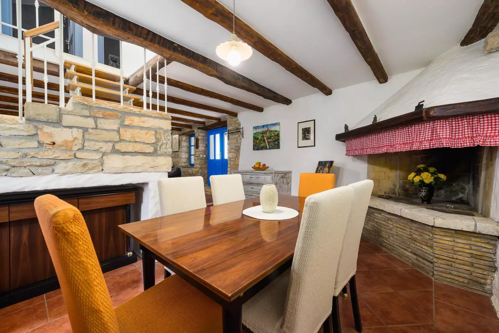 Casa Biguli-Eetkamer