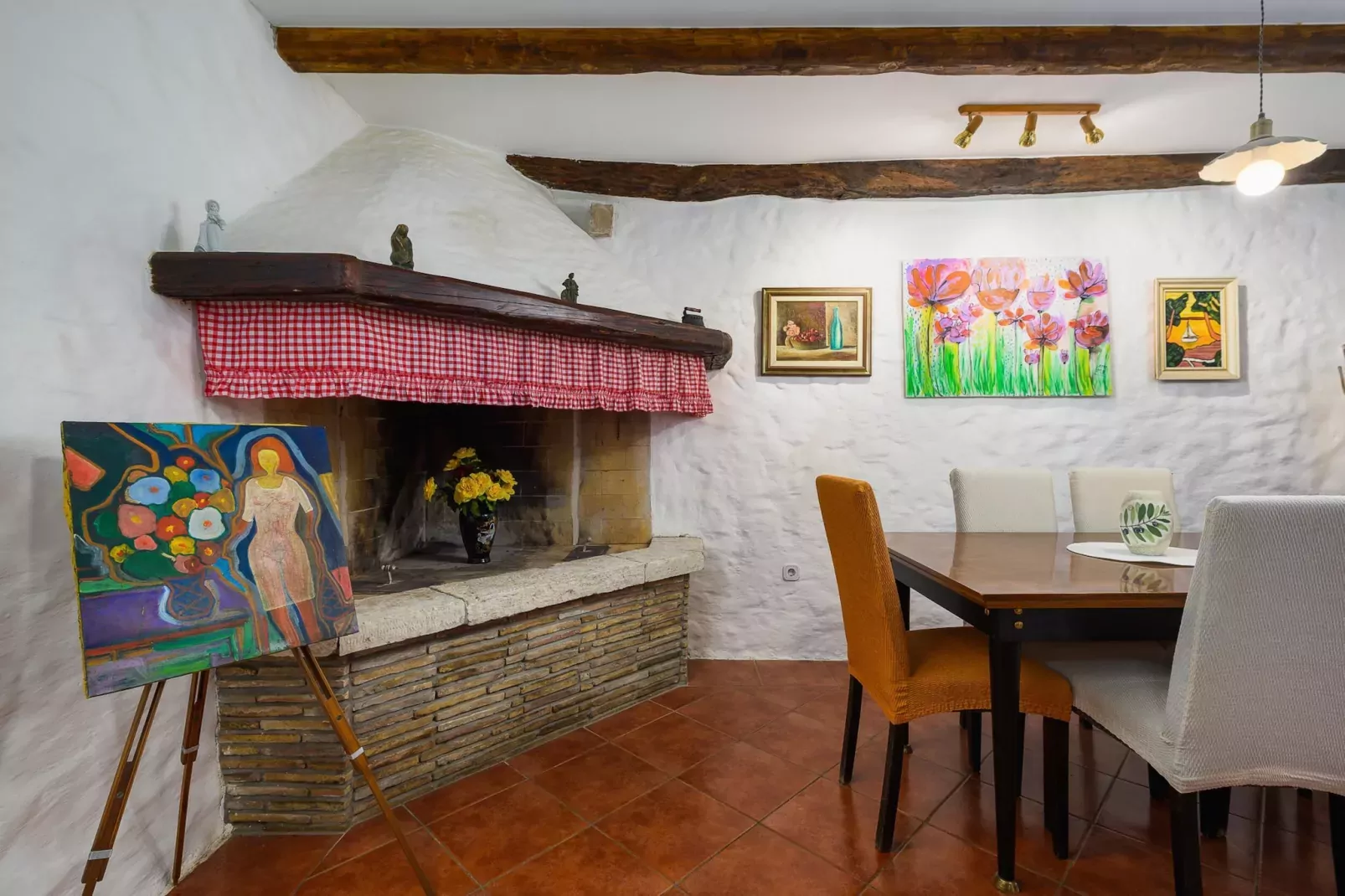 Casa Biguli-Eetkamer