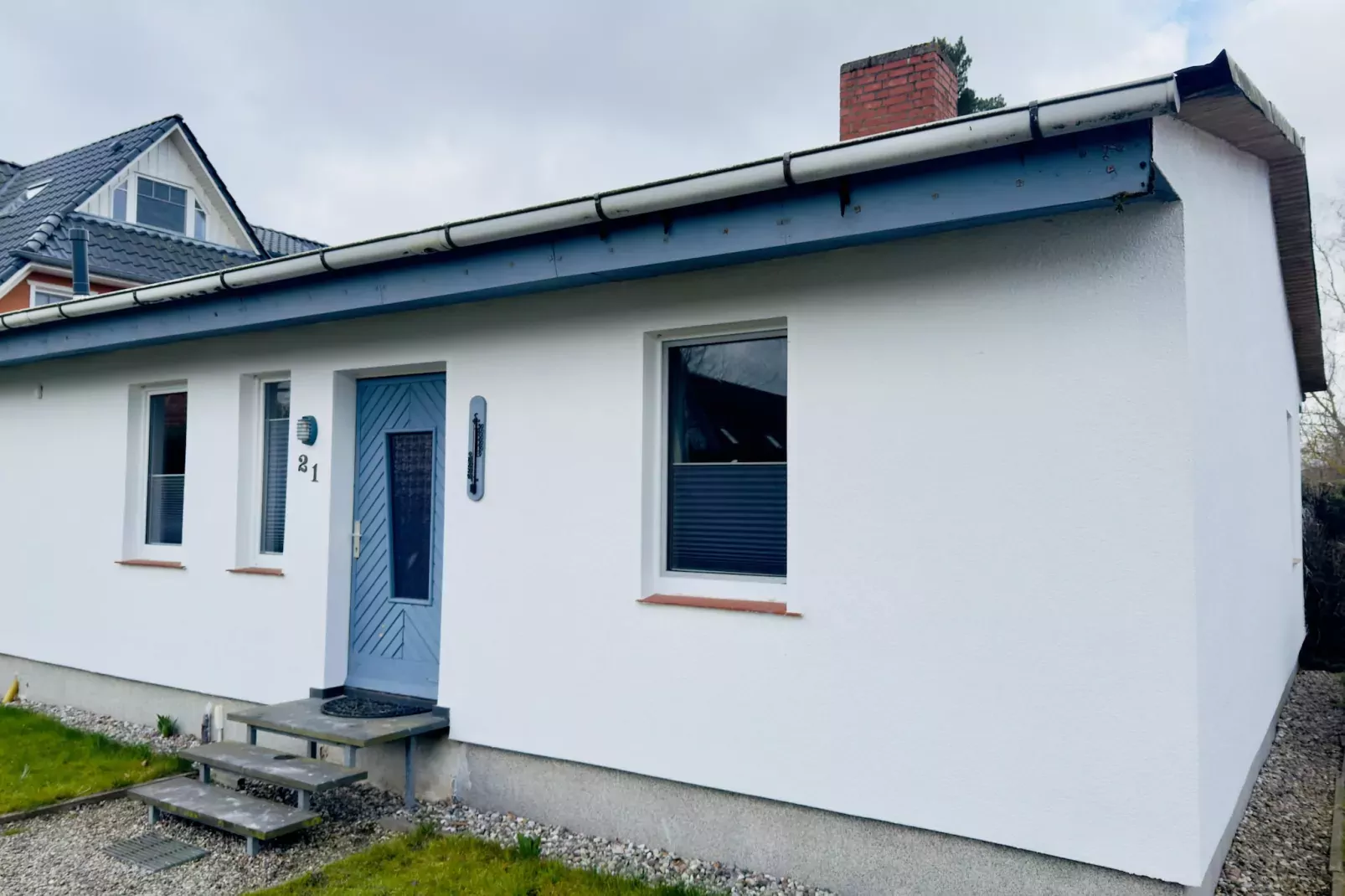 Das DarßHaus mit Kamin und Garten-Exterieur winter