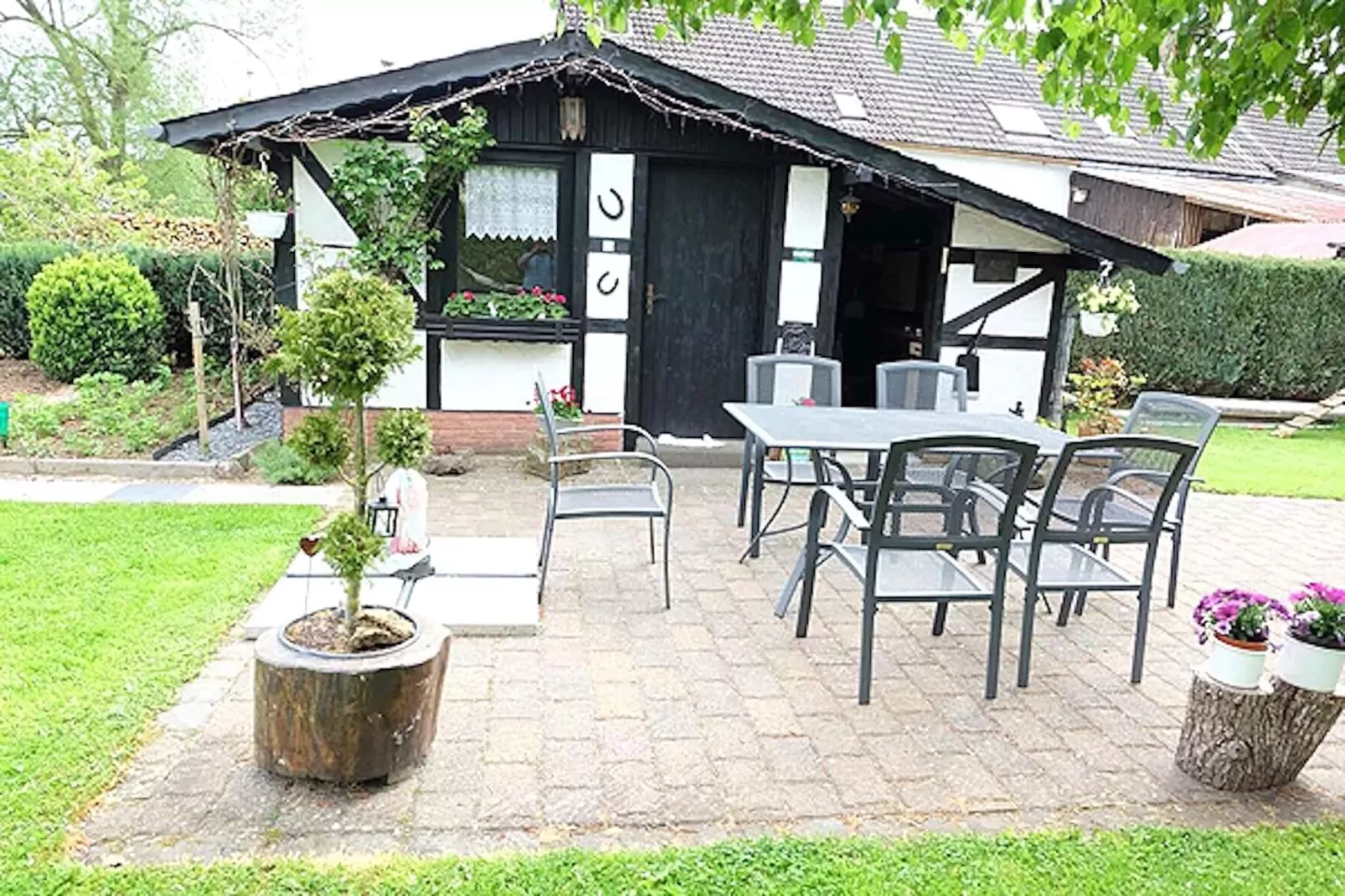 Ferienwohnung Oberstadtfeld Engeln-Terrasbalkon