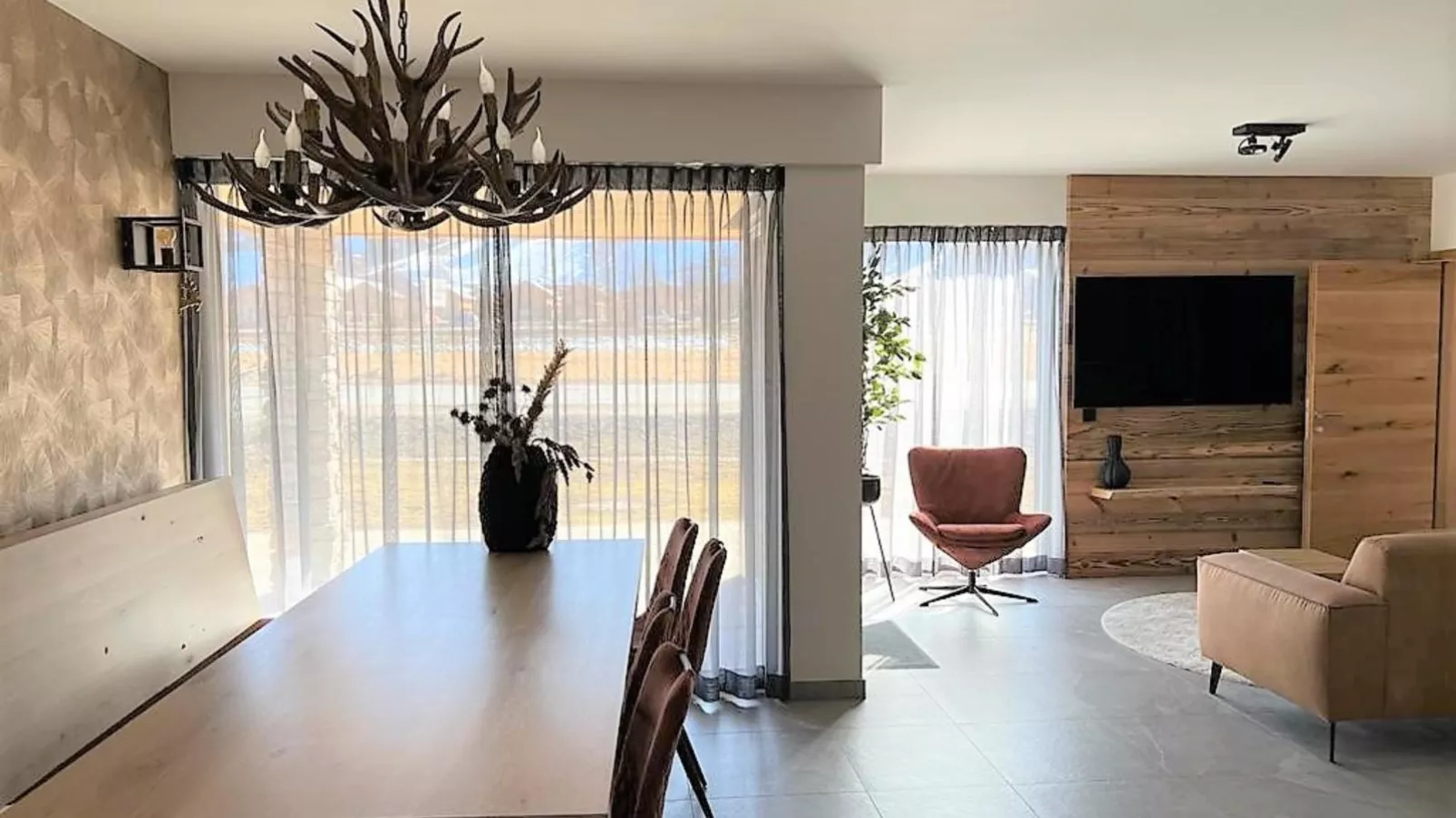 Bergzicht 2A-Eetkamer