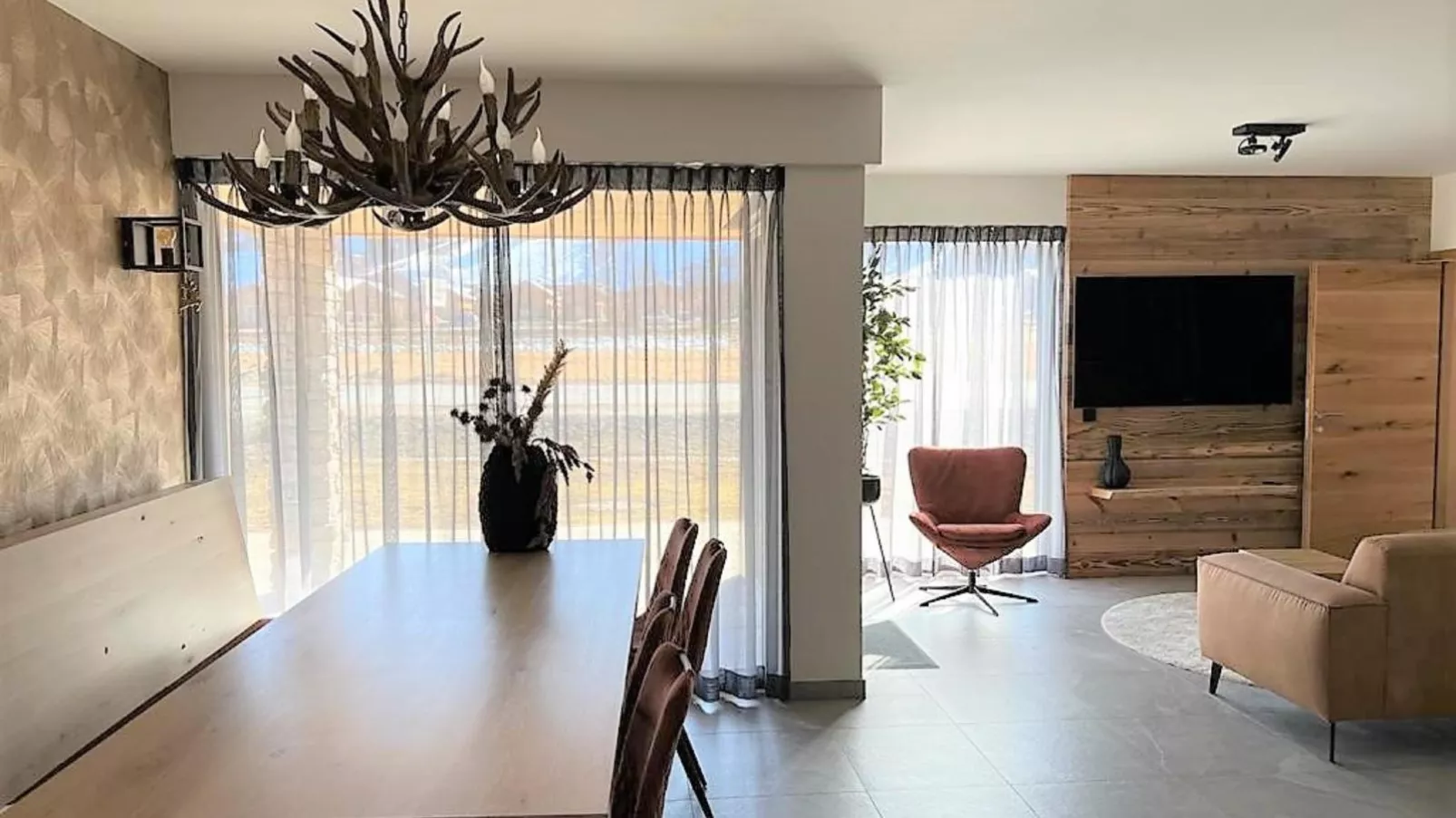 Bergzicht 2B-Eetkamer