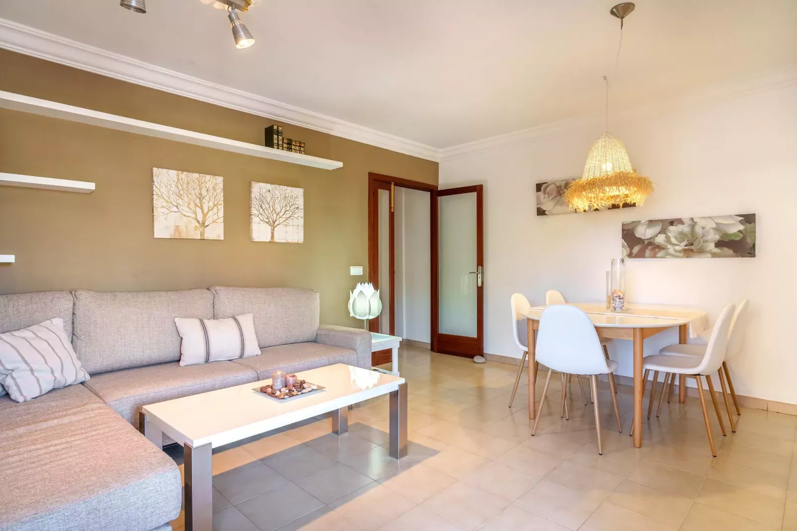 NICE 4 YOU-Woonkamer