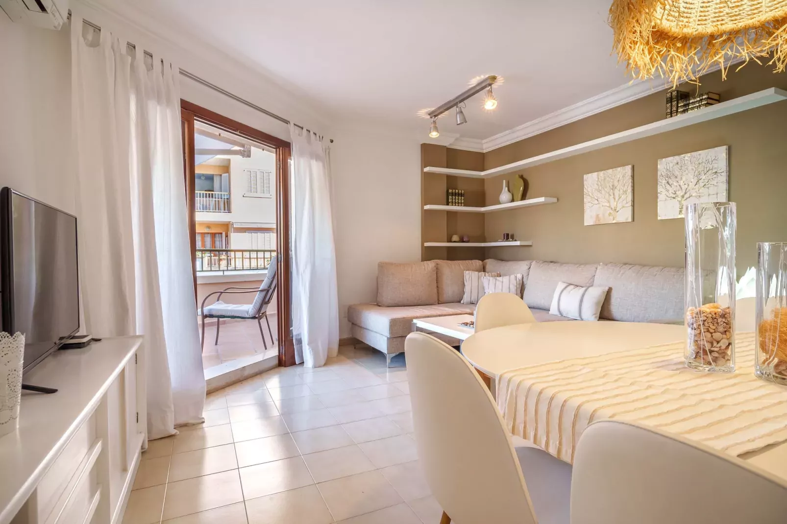NICE 4 YOU-Woonkamer