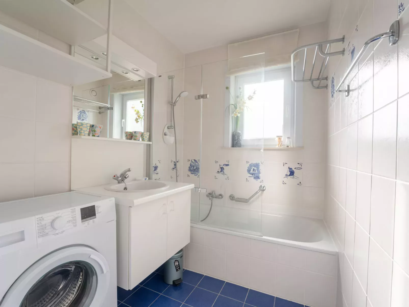 Appartment with beach cabine and parking-Binnen