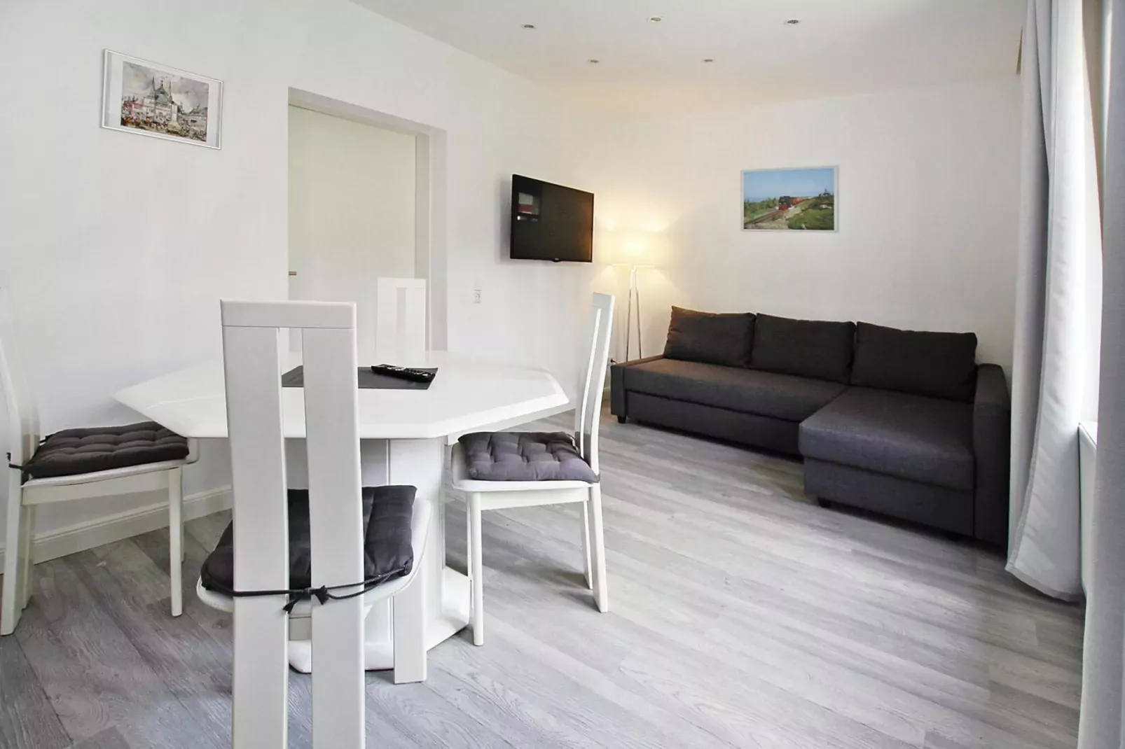 Apartment im alten Bahnhof-Eetkamer