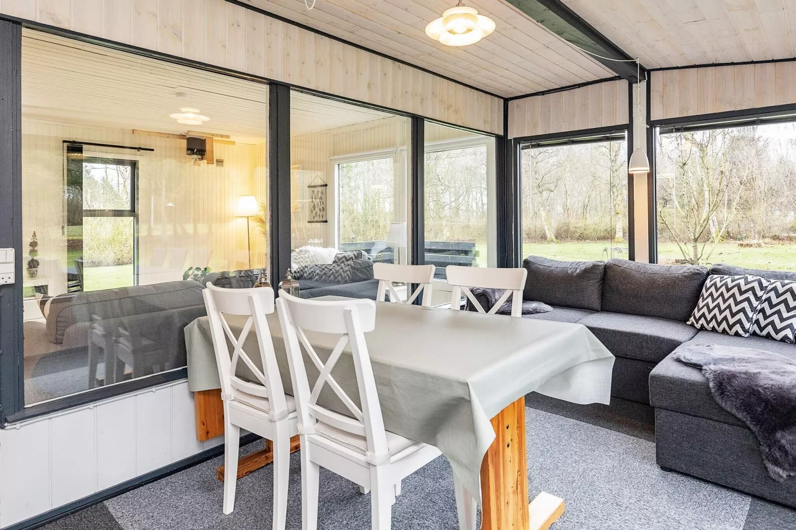 Afgelegen Bosretreat-By Traum-Binnen