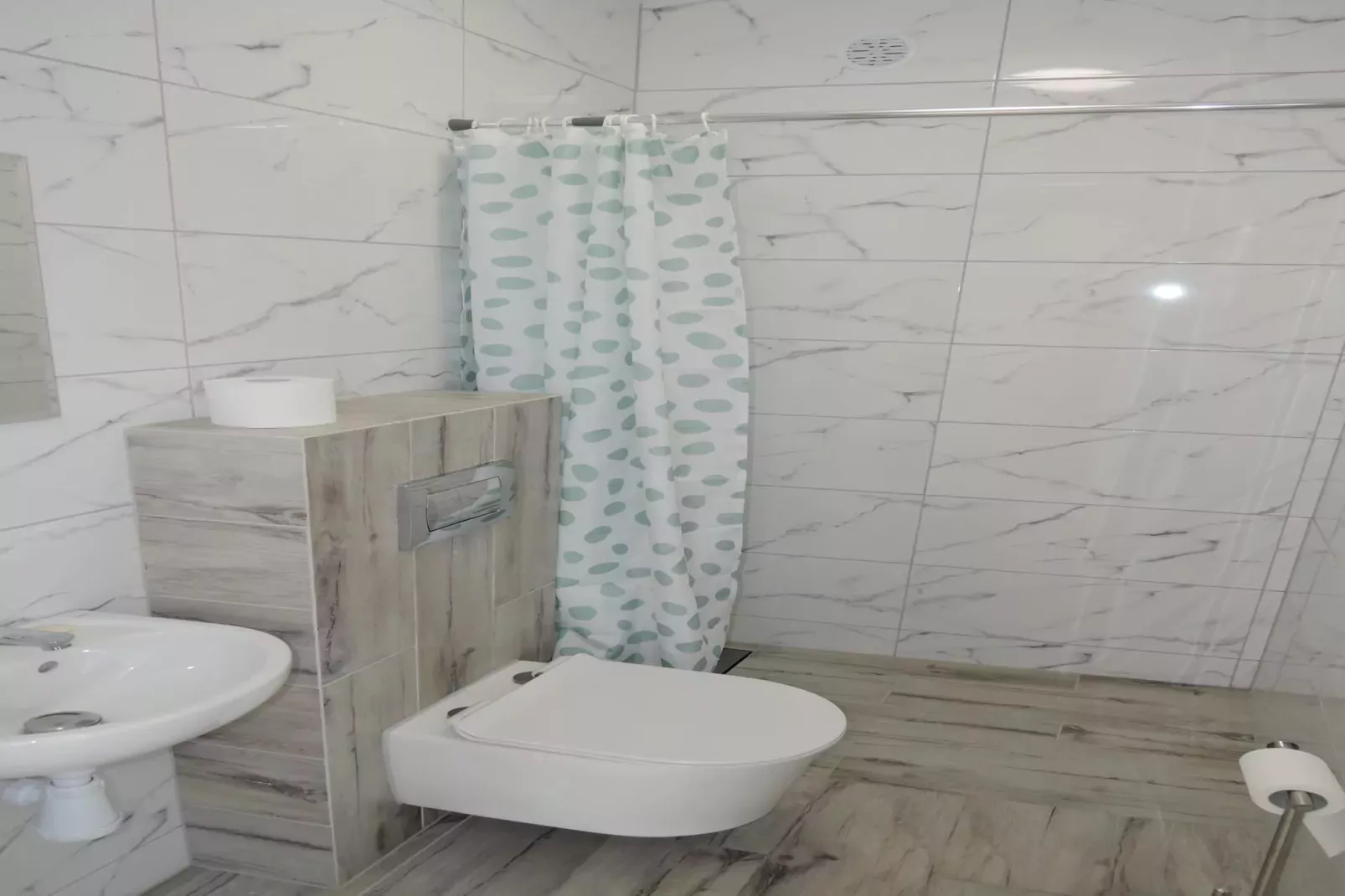 Apartament na 2 piętrze-Badkamer