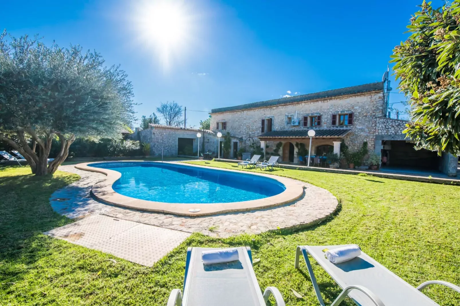 Cas Home-Buitenkant zomer