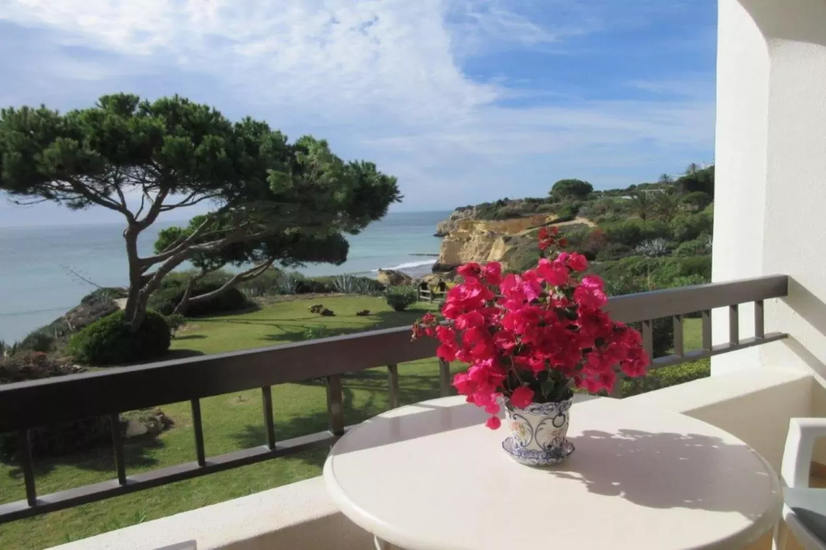 Reihenhaus in Armação de Pêra // Casa Ninho-Terrasbalkon