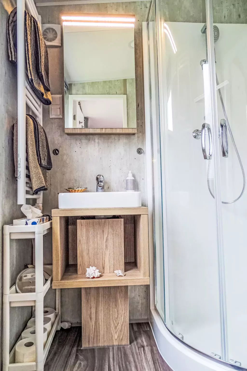 Tiny Haus Neschtle-Binnen