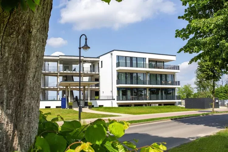 Apartments im MAREMÜRITZ Yachthafen Resort & Spa / Anker Penthouse Suite 2 Personen und 2 Kinder 3-15 Jahre-Buitenkant zomer