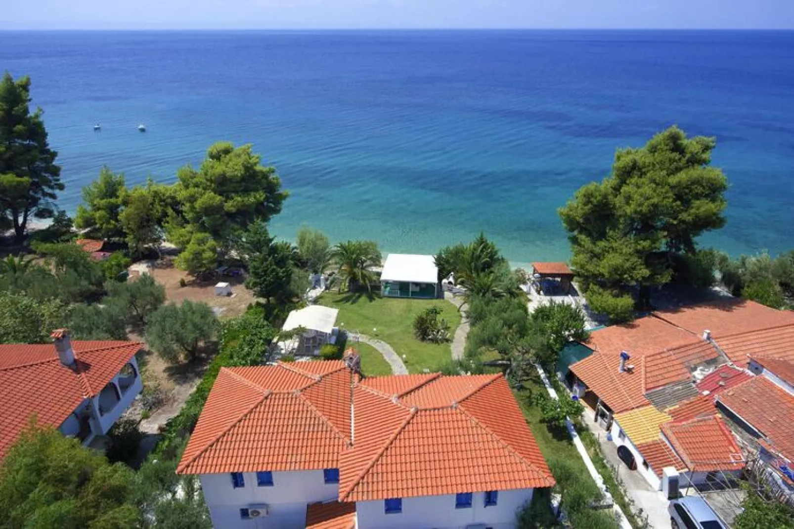 Holiday residence Acrotel Athena Villas, Elia Beach-1-bedroom-apartment ground floor-Waterzicht