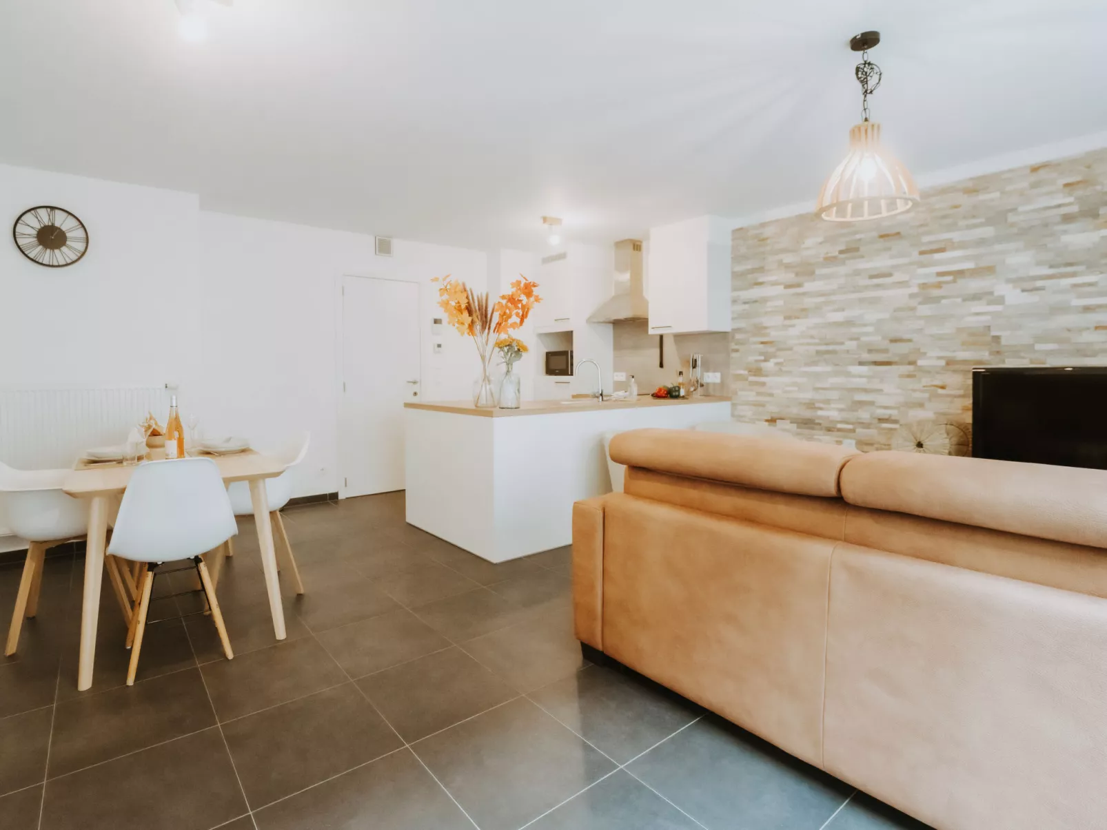 Oasi with parking and terrace-Binnen
