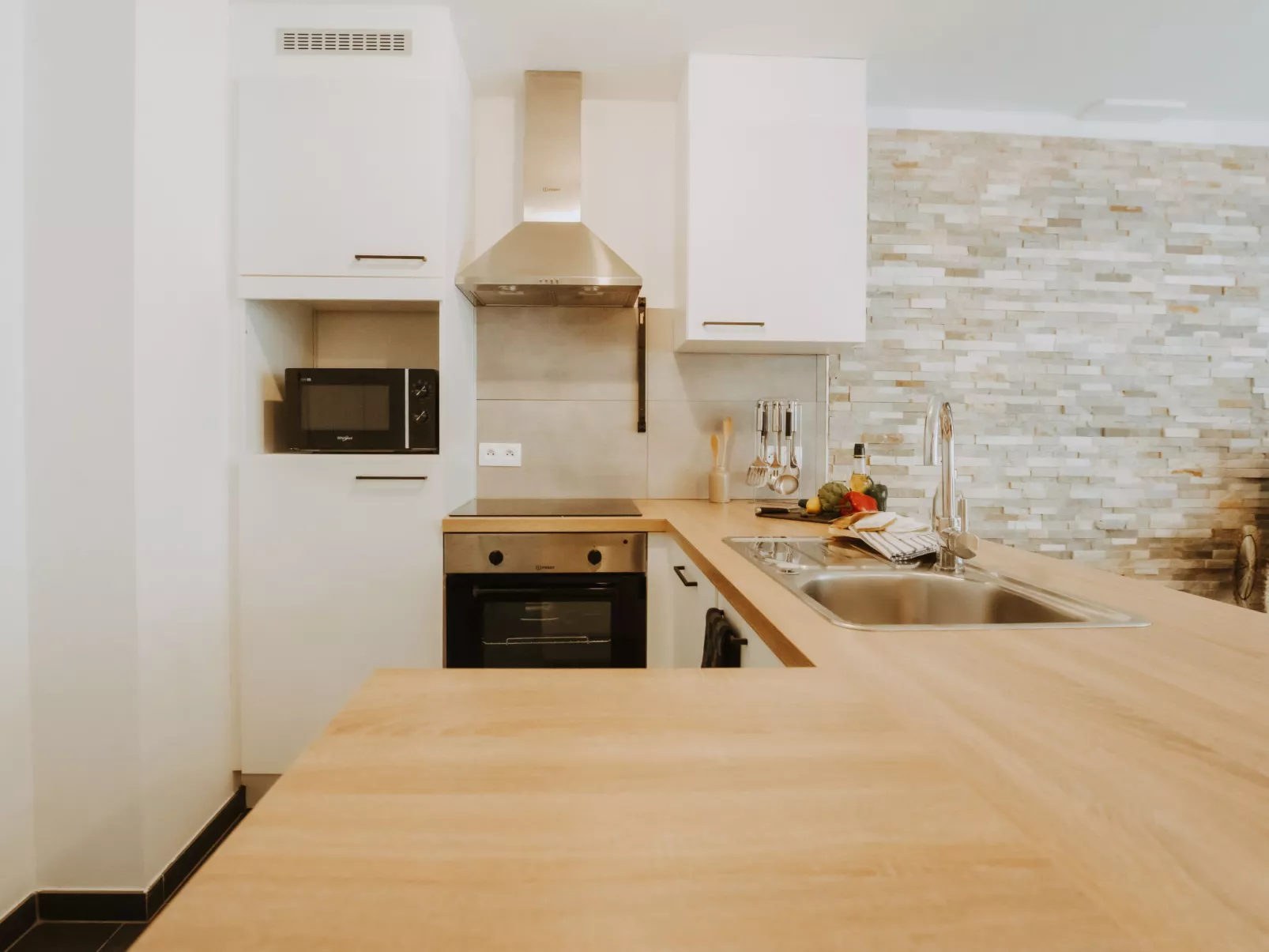 Oasi with parking and terrace-Binnen