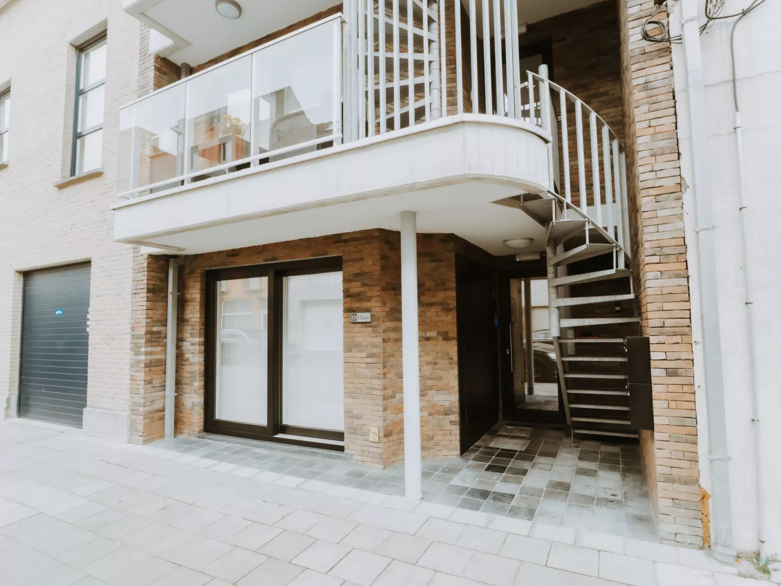 Oasi with parking and terrace-Buiten
