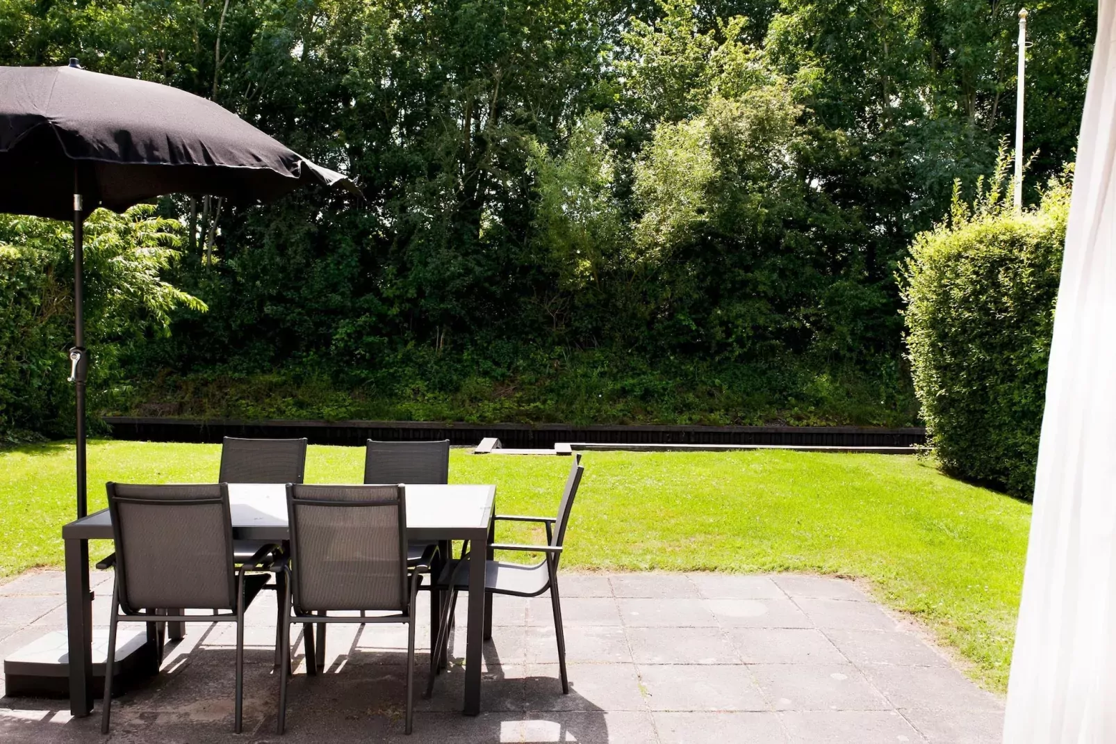 Skip Wellness de luxe met sauna-Uitzicht zomer