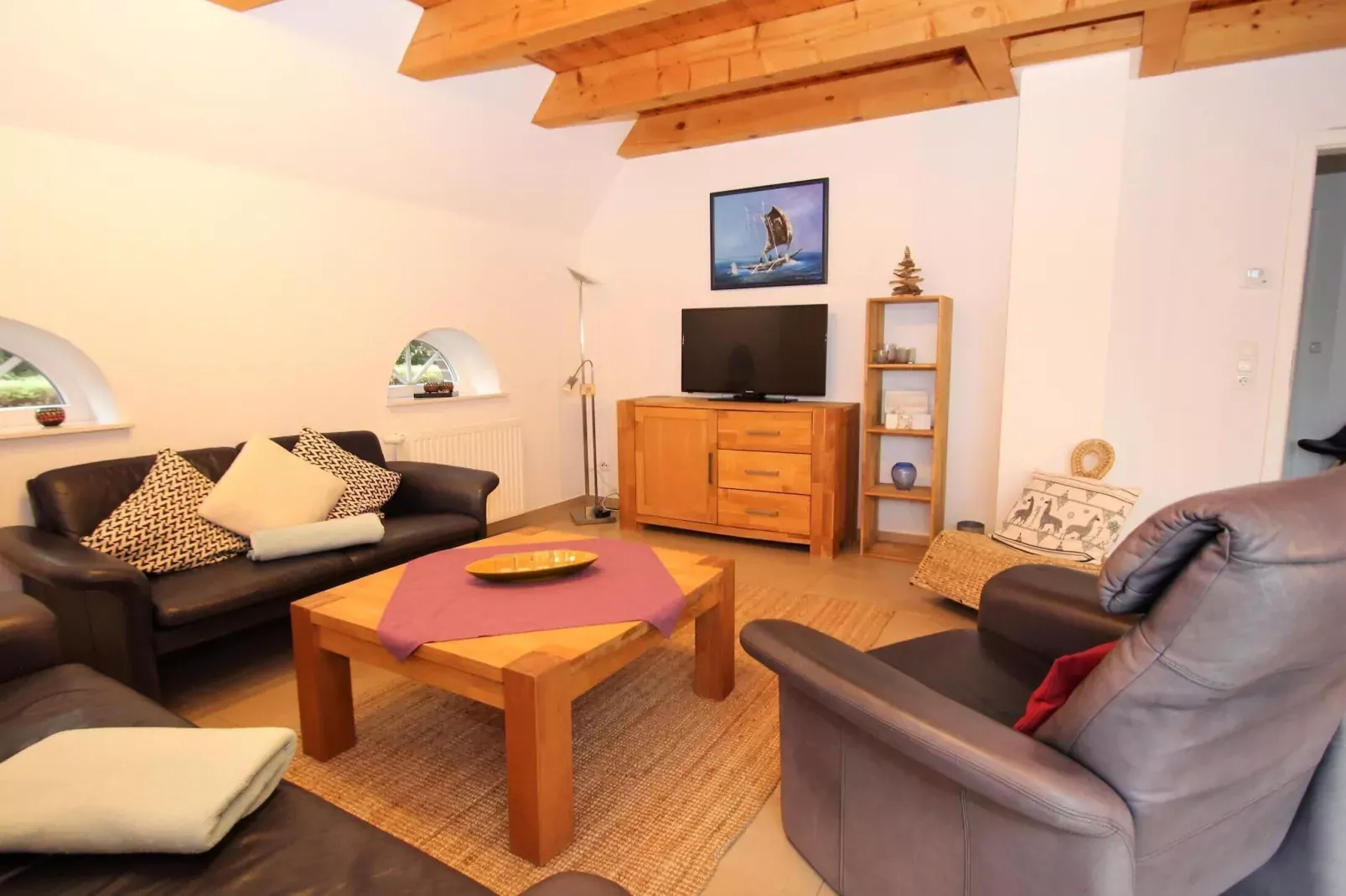 Großes Ferienhaus in einer Feriensiedlung-Woonkamer
