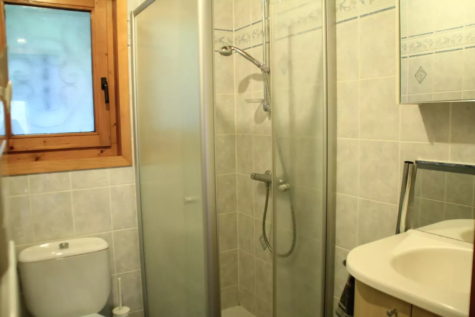 Chalet Ours Brun ORB MOUNTAIN & QUIET 6 Pers.-Badkamer