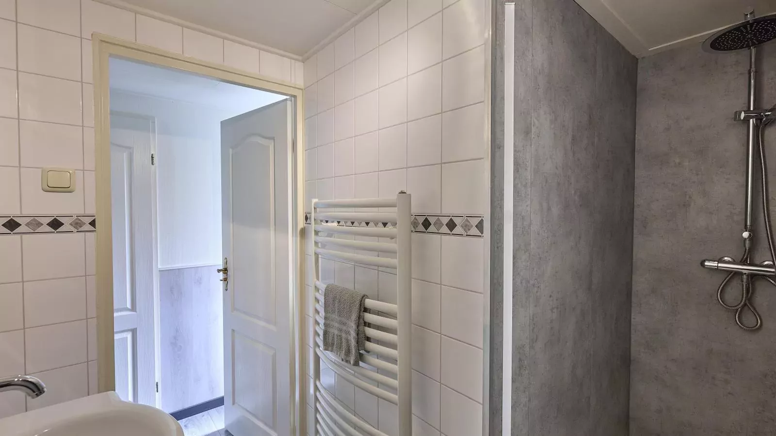 T Kaatsheuveltje 7-Badkamer