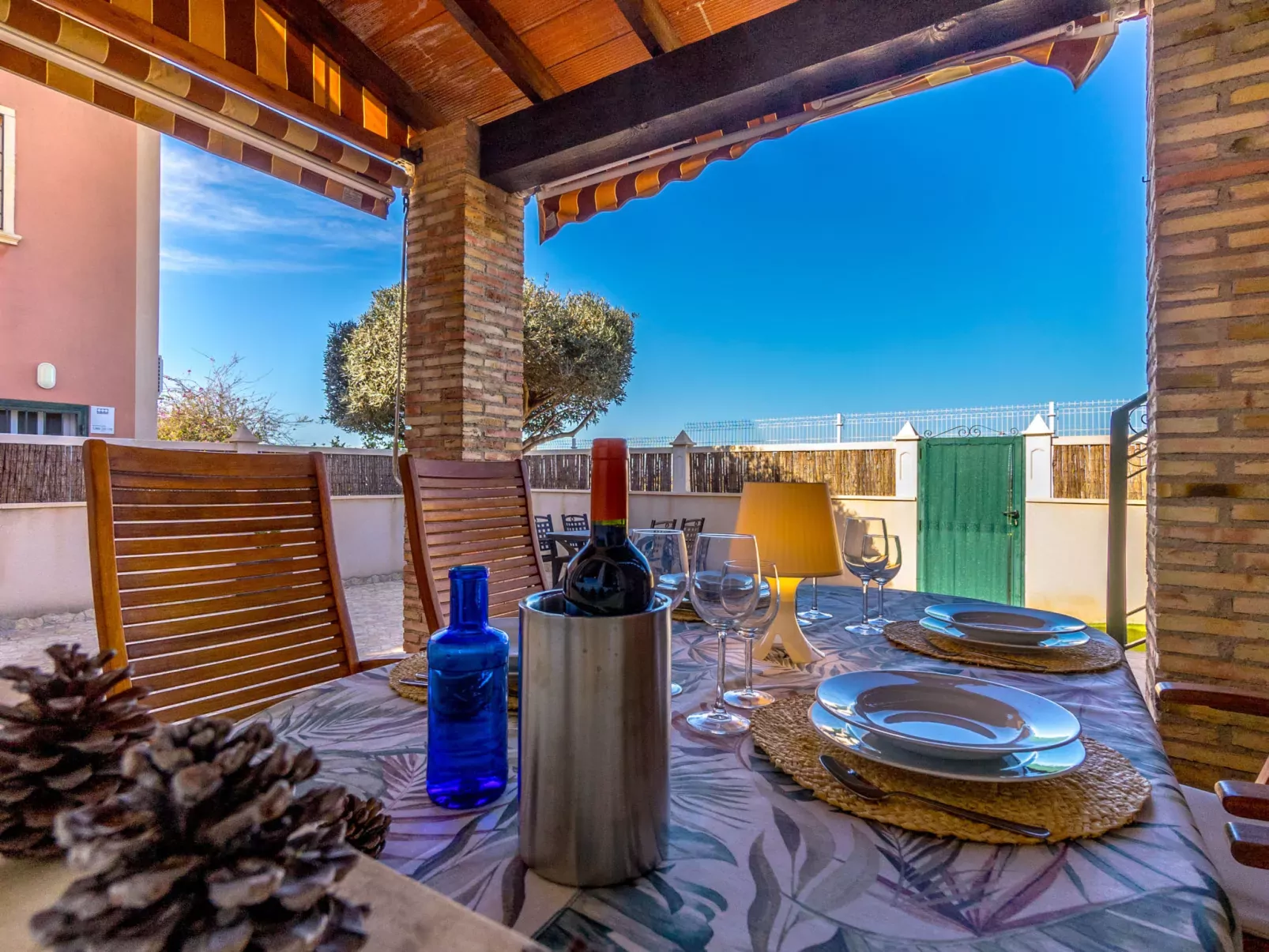 Residencial Villa Madrid-Buiten