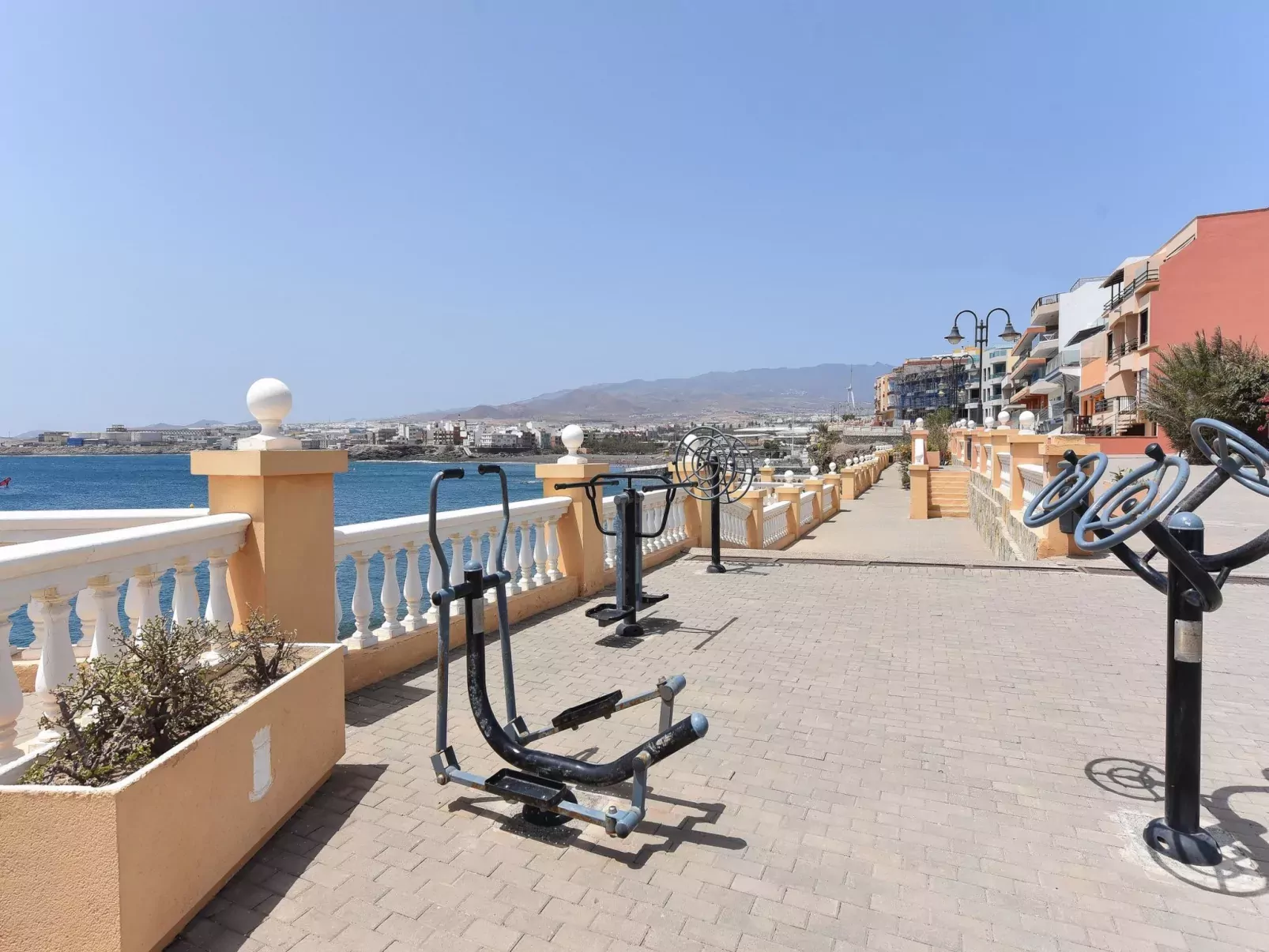 Neptuno Suite Playa-Buiten
