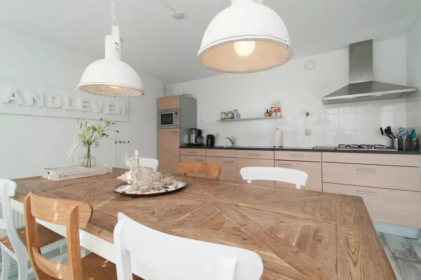 Strandleven 106-Eetkamer
