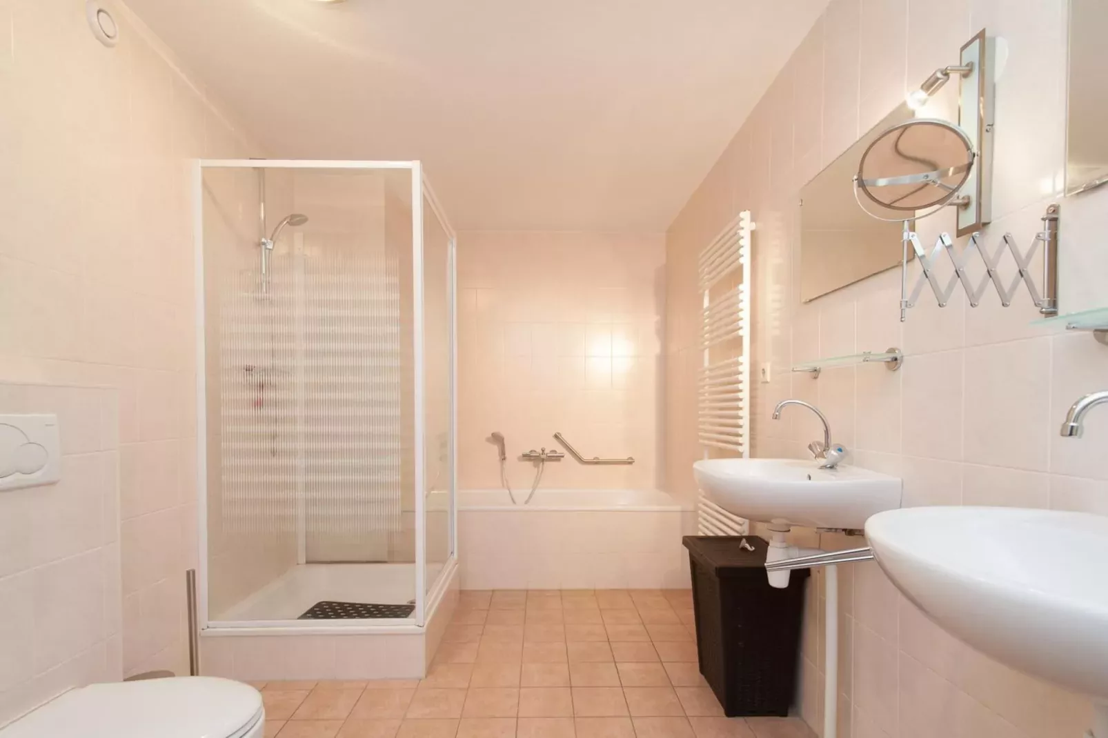 Strandleven 106-Badkamer