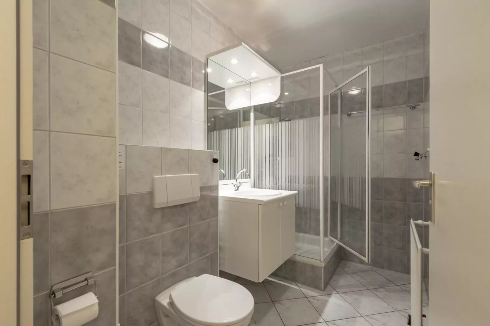 Strandslag 195-Badkamer