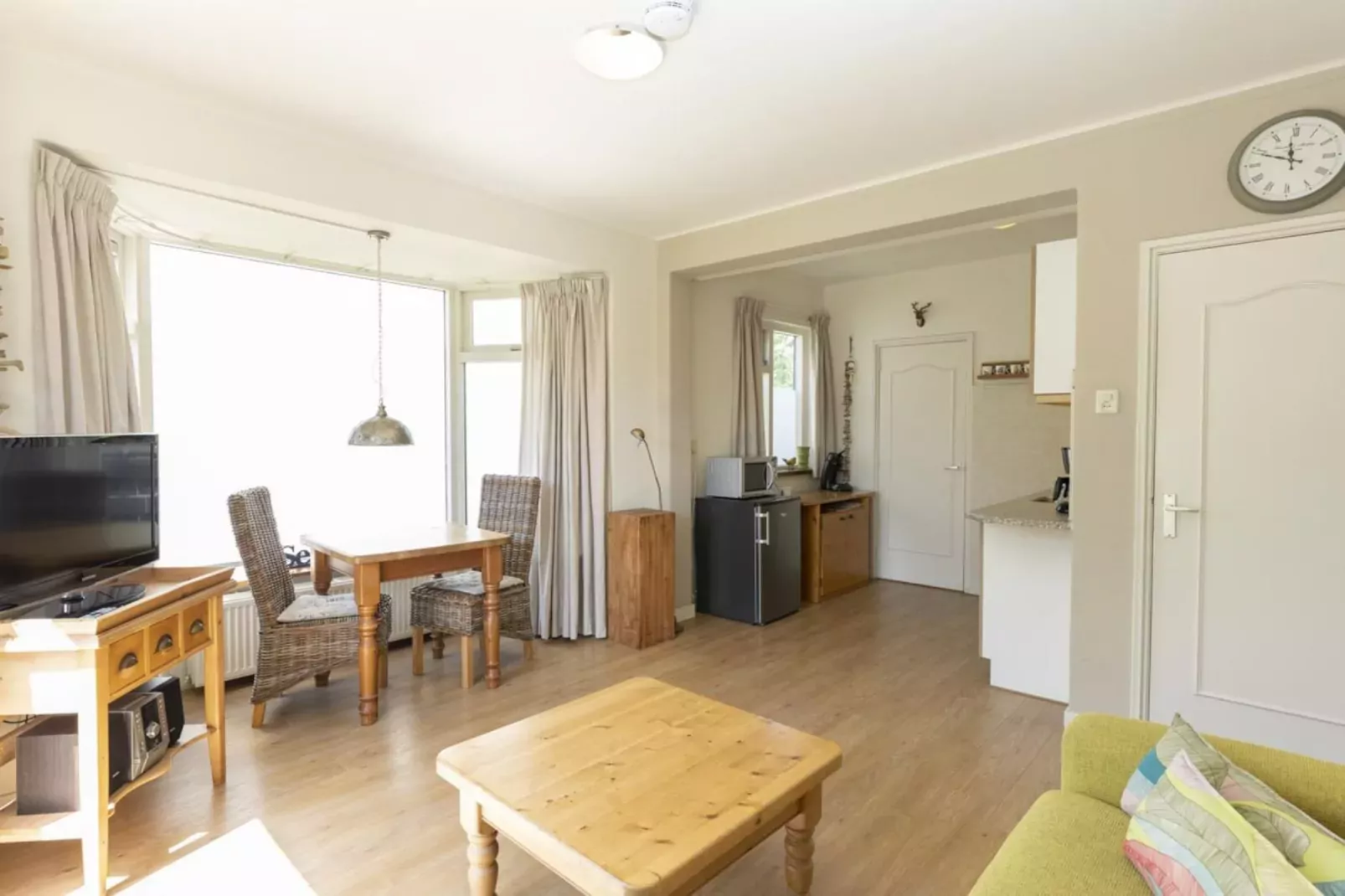 Strandhuys Alikruik-Woonkamer