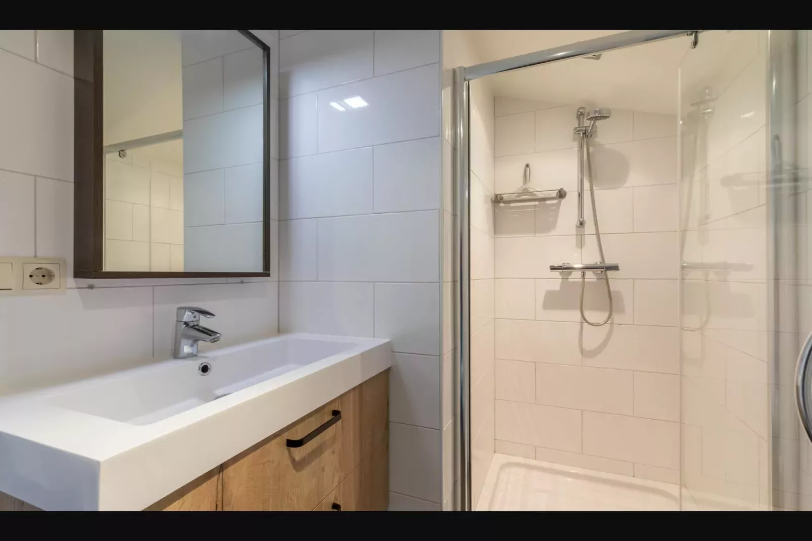 Overnachten in Zoutelande  Comfortabel Appartement Langstraat 5A-Badkamer
