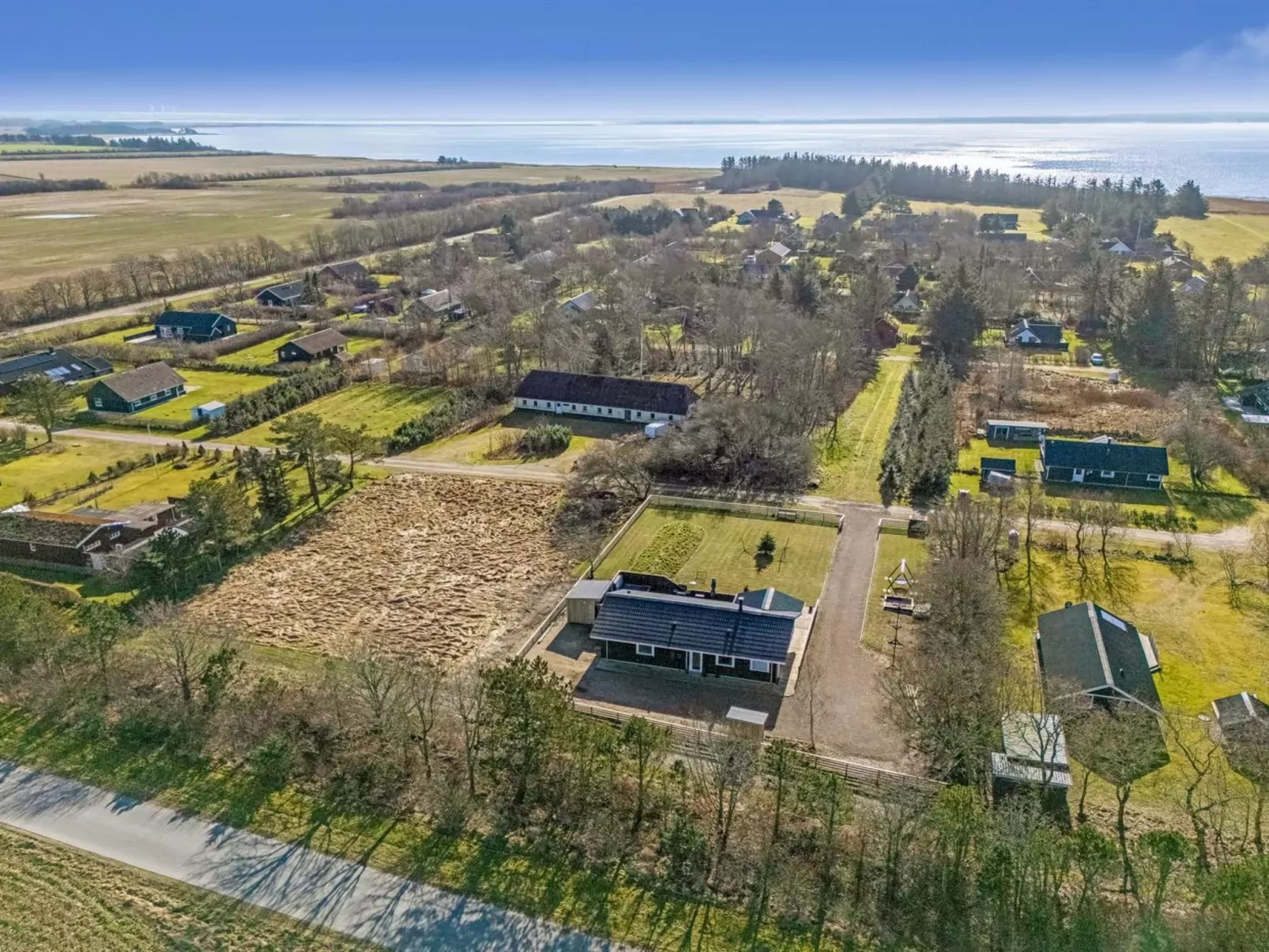 "Elisaveta" - 400m to the inlet-Buiten