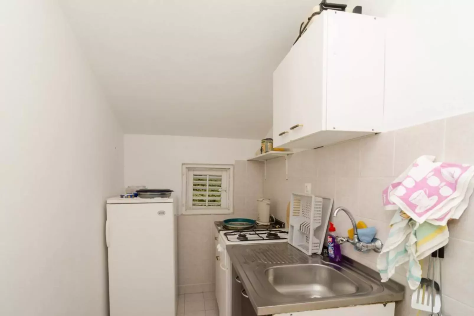Apartments Sutvid- Two Bedroom Apartment with Balcony and Sea View-Keuken