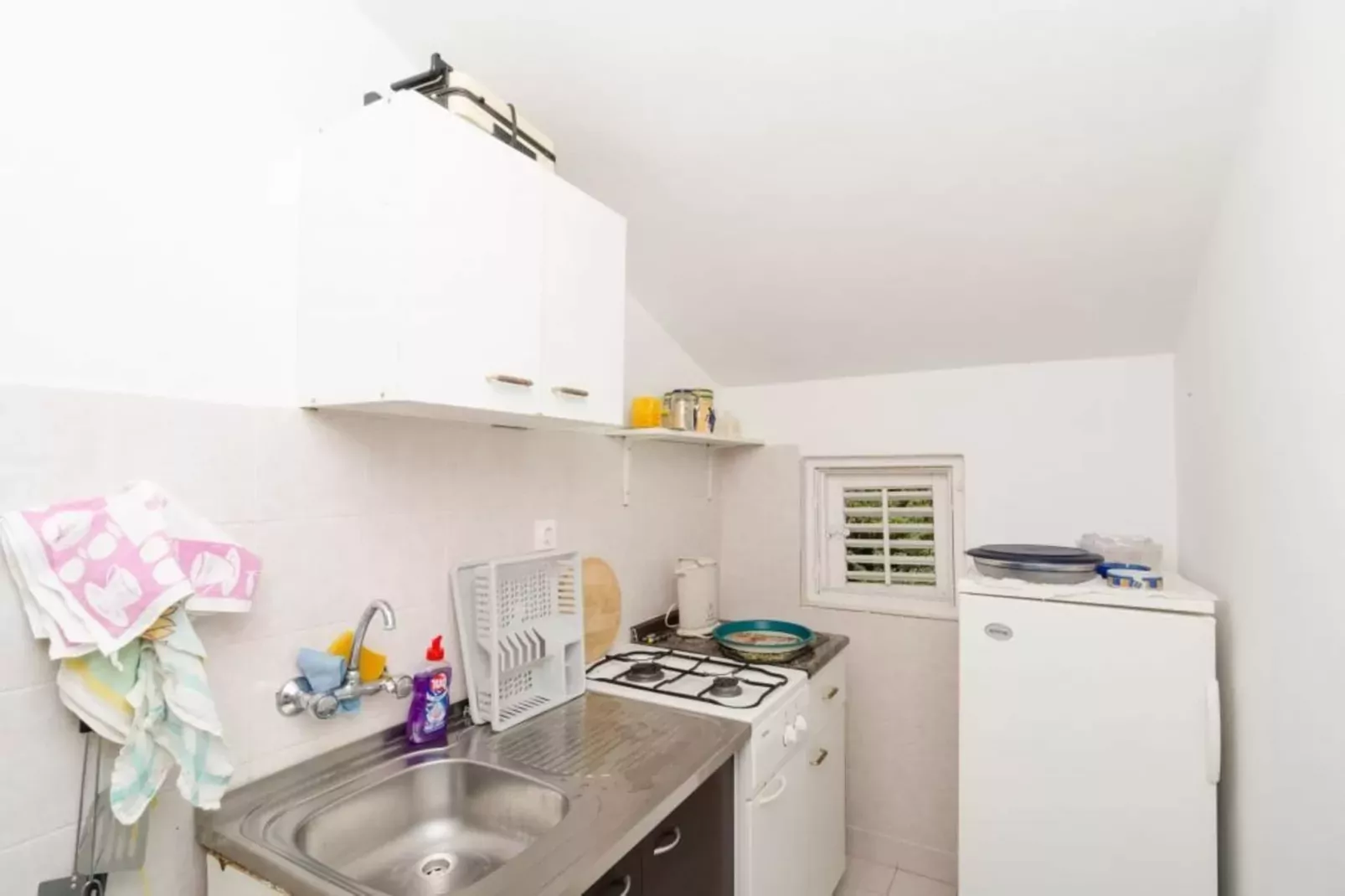 Apartments Sutvid- Two Bedroom Apartment with Balcony and Sea View-Keuken