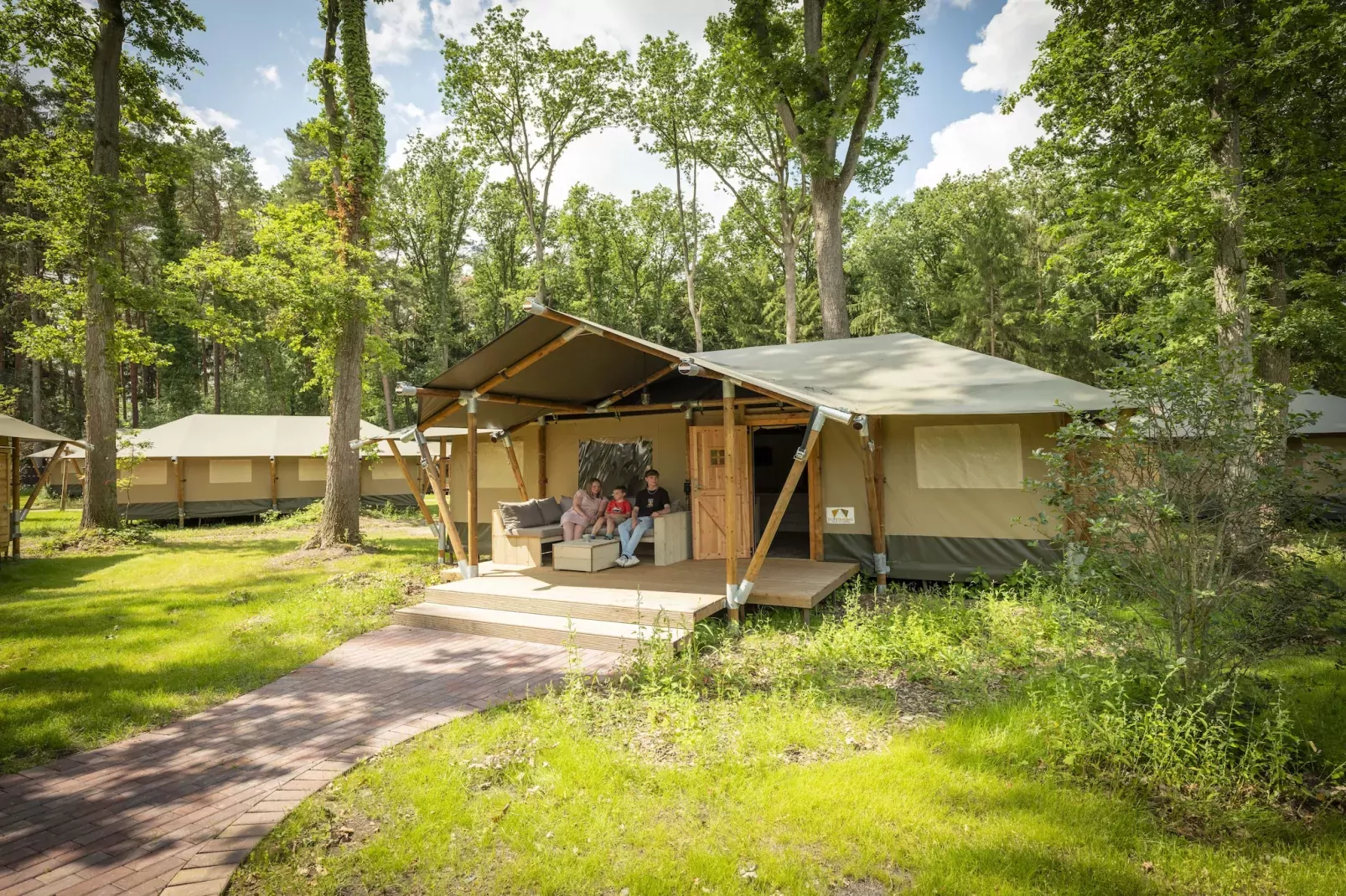 Tongasoa-Lodges 6 Personen-Buitenkant zomer