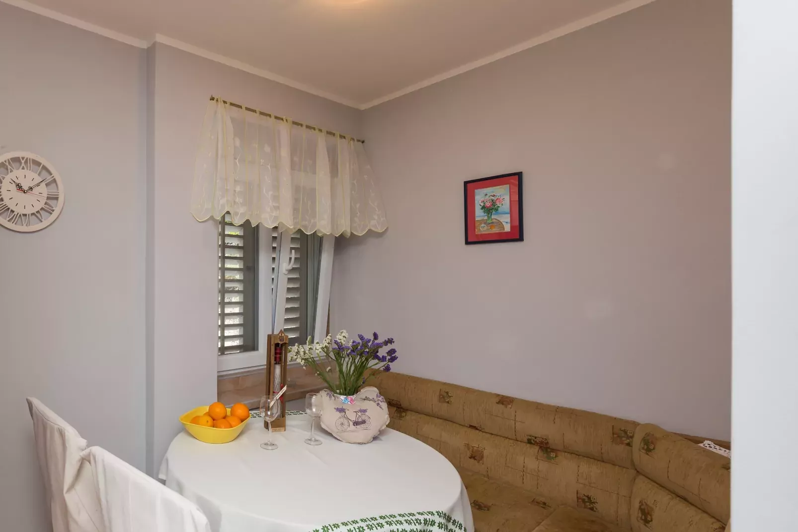 Apartment Lolo - Two Bedroom Apartment with Loggia and Street View-Slaapkamer