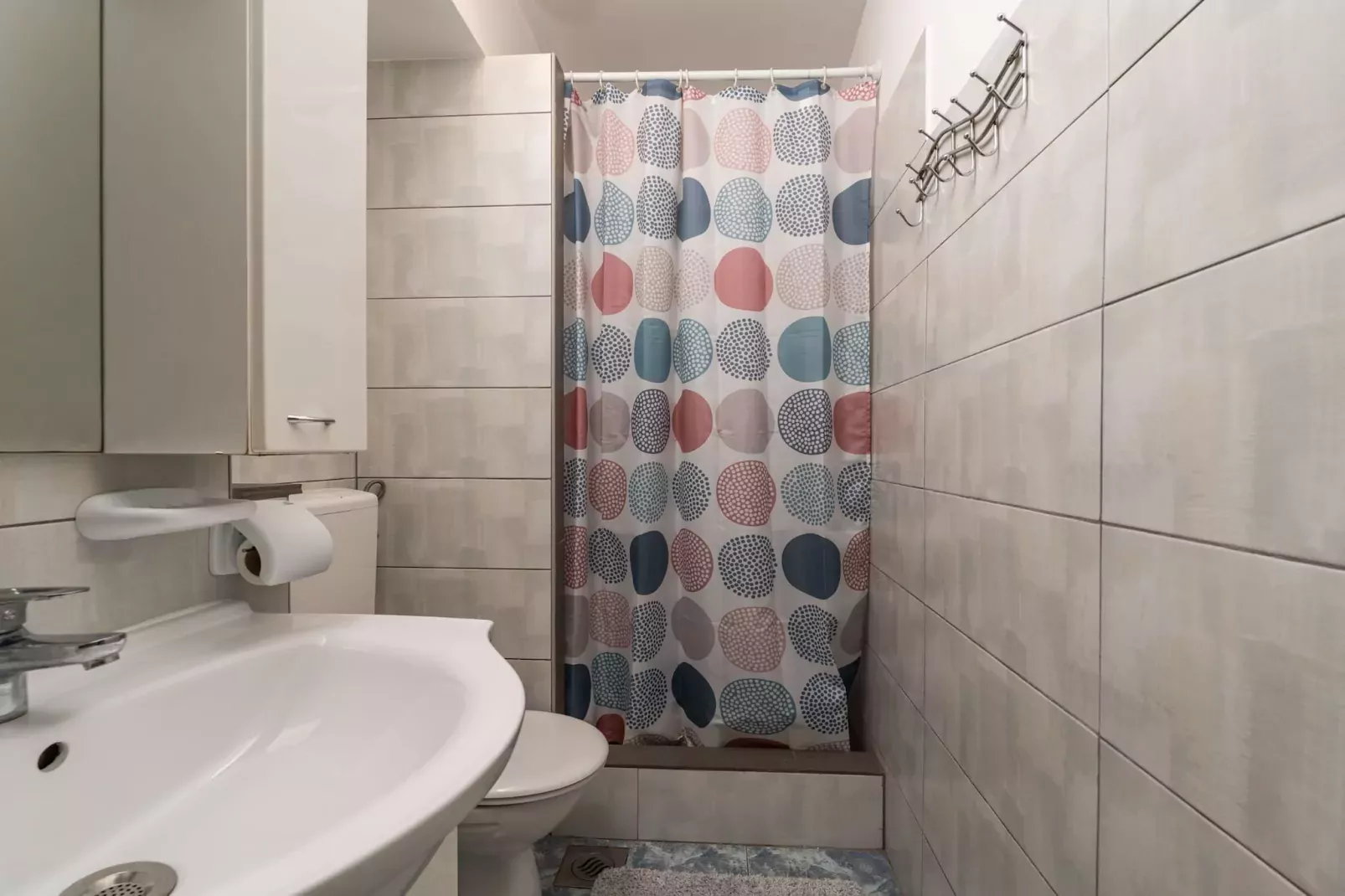 Apartment Lolo - Two Bedroom Apartment with Loggia and Street View-Badkamer