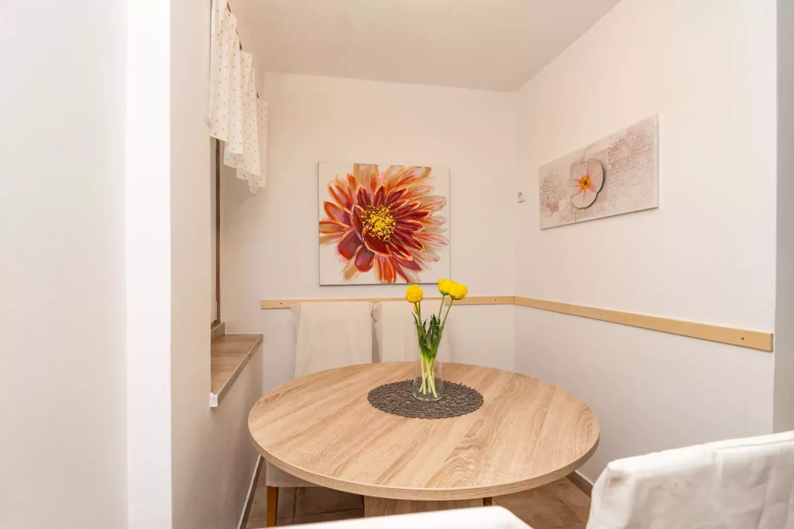 Apartment Lolo - Two Bedroom Apartment with Loggia and Street View-Binnen