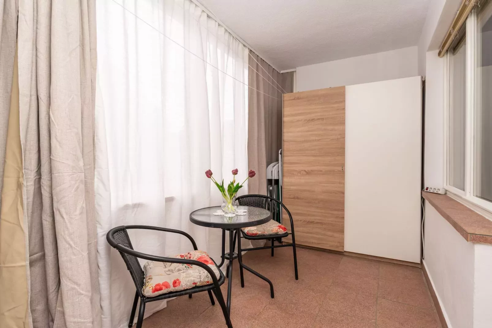 Apartment Lolo - Two Bedroom Apartment with Loggia and Street View-Binnen