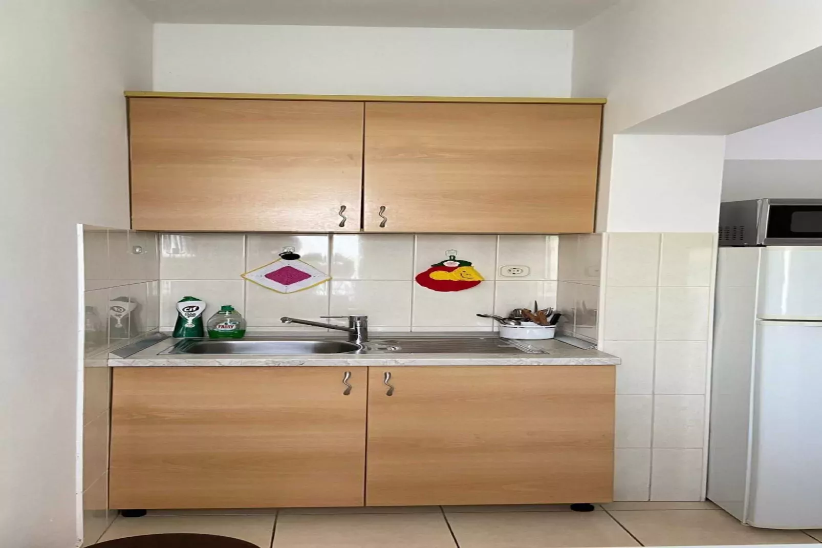 Apartments Tiho  & Jelena - Studio Apartment with Balcony and Sea View (Fureal)-Keuken
