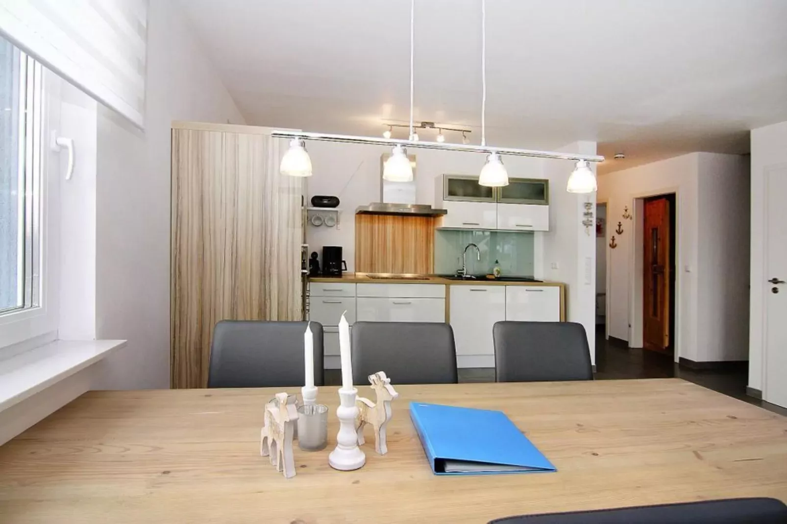 Ferienhaus de Poeler Drift 6 Personen-Eetkamer